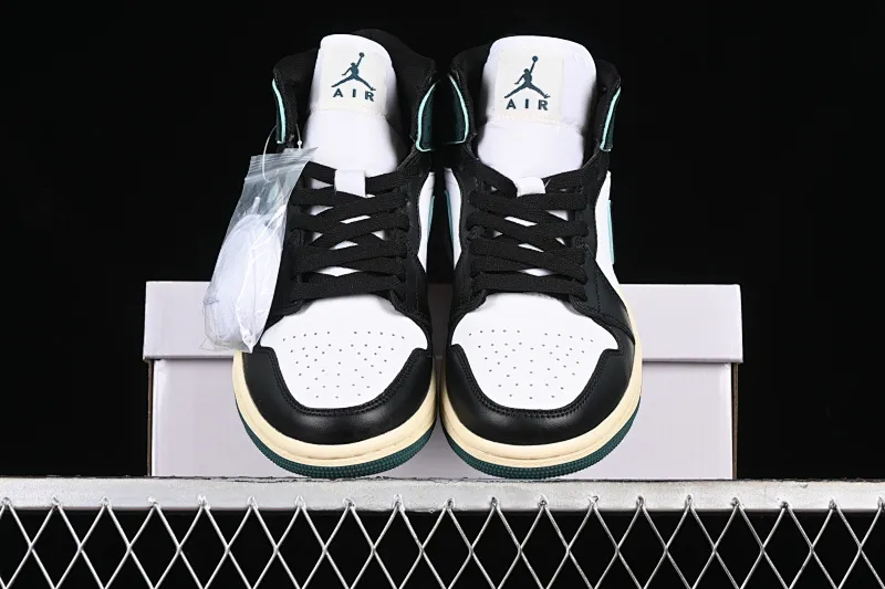 All Categories Air Jordan Jordan Series Basketball Shoes Air Jordan 1 Mid Air Jordan 1 Mid AJ1 Joe 1 Snake Print Black Green Toe Zhongbang Basketball Shoes FQ7818-100